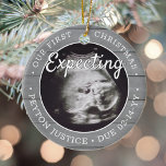 Adorno De Cerámica 2 Foto Bebé Ultrasonido Padres nuevos Madera gris<br><div class="desc">Celebre el precioso regalo de su nuevo miembro de la familia con un elegante adorno de cerámica redonda de dos fotos. El diseño neutro de género es adecuado para un niño o chica de recién nacido. El texto y las imágenes de esta plantilla son fáciles de personalizar y pueden ser...</div>