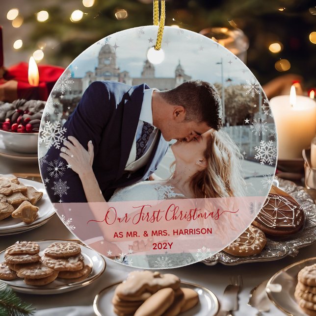 Adorno De Cerámica 2 Fotos (Vert+H) Primer Navidad Sr. Mrs Snowflakes (Our First Christmas as Mr. & Mrs. Elegant Modern Calligraphy Personalized Names 2 Photos Snowflakes)