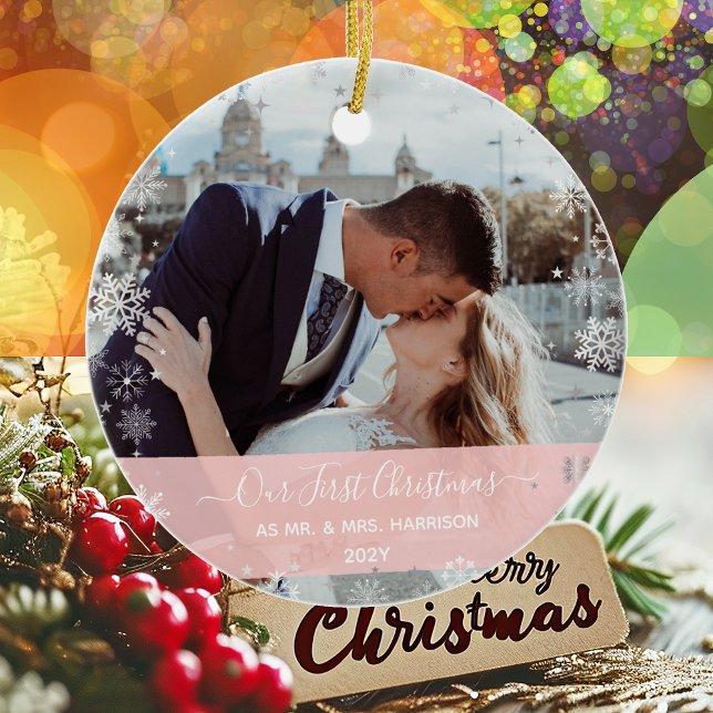 Adorno De Cerámica 2 Fotos (Vert+H) Primer Navidad Sr. Mrs Snowflakes (Our First Christmas as Mr. & Mrs. Elegant Modern Calligraphy Personalized Names 2 Photos Snowflakes)