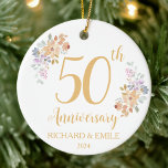 Adorno De Cerámica 50.º Aniversario de Oro Flor acuática<br><div class="desc">Celebra 50 años de amor y unión con nuestro exquisito diseño de 50 años. Este elegante bistrot cuenta con delicadas flores acuáticas, que reflejan la esencia del romanticismo de la naturaleza. La fuente dorada de la escritura es un lujo intemporal, perfecto para conmemorar un hito tan significativo. El intrincado diseño...</div>