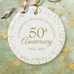 Adorno De Cerámica 50.º Aniversario del Oro Confetti de Polvo<br><div class="desc">Con un delicado confeti de polvo de oro. Personalice con su especial información de 50 años de oro en letras de oro de moda. Diseñado por Thisisnotme©</div>