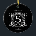 Adorno De Cerámica 5.º boda escudo afligido<br><div class="desc">Un diseño para celebrar tu quinto año de matrimonio. Este primer diseño de aniversario de boda tiene un escudo blanco angustiado, con el textil de madera, 5 años , aniversario. Si quieres ayuda para personalizar este diseño, por favor contacta conmigo, es un botón de preguntar a este diseñador, justo debajo...</div>