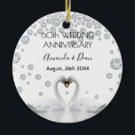 Adorno De Cerámica 60.º aniversario de los bodas de diamantes cisnes<br><div class="desc">Dos hermosos cisnes enamorados doblando la cabeza juntos y formando un corazón. Decorado con diamantes falsos. Blanco y elegante fondo, perfeccionador para el aniversario de un boda de diamantes! Una pareja de cisnes se queda unida de por vida, así que son el símbolo perfecto del amor. Con el texto: 60º...</div>