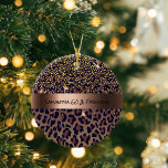 Adorno De Cerámica 60 & Fabulous Birthday Party leopard patrón glam<br><div class="desc">Elegante, fresco, glamoroso y femenino para una fiesta de cumpleaños 60 y fabulosa con un patrón de leopardo marrón, dorado y negro, decorado con confetti dorado. Plantilla para un nombre y edad 60. Banda de aspecto metálico de bronce falso. Guión de estilo con letras de color negro, letras. Atrás: plantilla...</div>