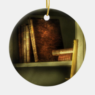 Adorno De Cerámica Abogado - En la Biblioteca