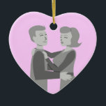 Adorno De Cerámica Abrazo clásico<br><div class="desc">Este hermoso y clásico ilustracion de pareja blanca y negra cuenta con un tipo retro y un chica en un abrazo tierno y cariñoso! Este divertido y bonito arte inspirado en la cosecha es perfecto para un aniversario, el día de San Valentín, boda o como una manera de decir "te...</div>