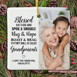Adorno De Cerámica Abuelos Bendecidos Modernos Personalizados 2 Foto<br><div class="desc">Celebra a tus abuelos con un adorno fotográfico personalizado. Esta cita única de los abuelos es el regalo perfecto, ya sea el cumpleaños, el día de los abuelos o los Navidades. Esperamos que su regalo de abuelo especial se convierta en un tesoro para los años venideros. ... Cita " Bienaventurados...</div>