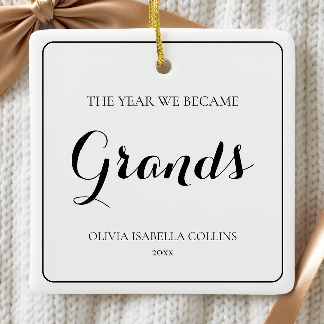 Adorno De Cerámica Abuelos simples de escritura negra en primera Navi (Simple Black Script Grandparents First Christmas Ceramic Ornament)