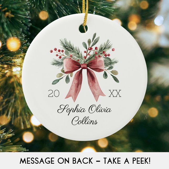 Adorno De Cerámica Acuarela: El primer nombre navideño del bebé ruso (Watercolor Baby's First Christmas Name Red Rustic Ceramic Ornament)