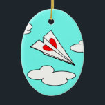 Adorno De Cerámica Aeroplano de papel con el corazón<br><div class="desc">Este pequeño aeroplano romántico fue creado por el artista canadiense Tara Tosh Kennedy.</div>