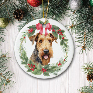 Adorno De Cerámica Airedale Terrier Dog Red Bow Holly Wreath