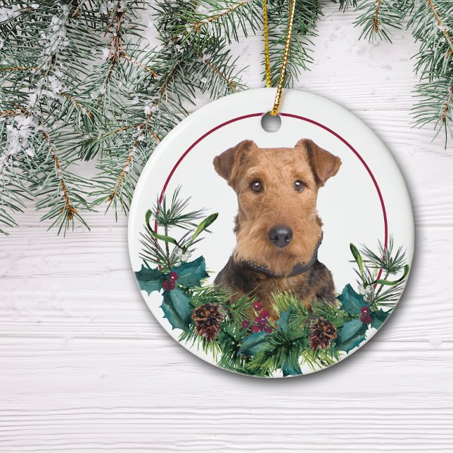 Adorno De Cerámica Airedale Terrier Evergreen Berry Wreath (Subido por el creador)