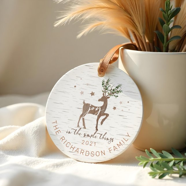 Adorno De Cerámica Alegría en las cosas simples Cerveza de madera de  (Joy In the Simple Things Birch Bark Woodgrain Deer Ceramic Ornament (Front))