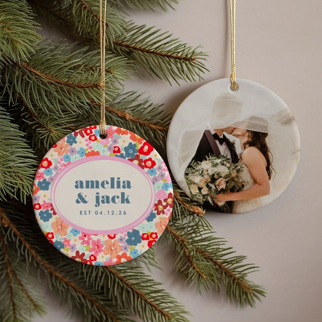 Adorno De Cerámica Alegría floreciente Brillante Negrita Boda Floral  (This bright bold pink and red floral photo wedding ornament will add maximalist fun to your tree! )