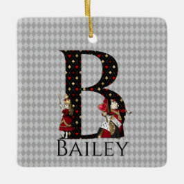 Adorno De Cerámica Alicia de Maravilla y Reina de Corazón Letra B