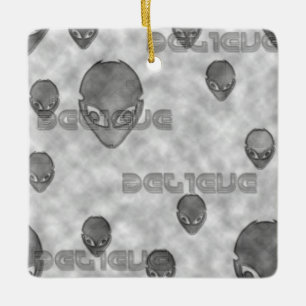 Adorno De Cerámica Alien Believe