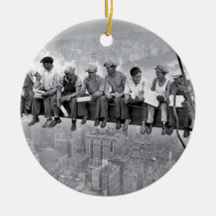 Adorno De Cerámica Almuerzo encima de un rascacielos