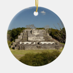 Adorno De Cerámica Altun Ha es un sitio maya que data de 2000
