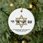 Adorno De Cerámica Am Yisrael Chai hebrew Gold Star of david personal<br><div class="desc">Am Yisrael Chai texto en hebreo con texto personalizado personalizado negro y falso oro oscuro Estrella de David de un lado de adorno. Bandera israelí al otro lado de la adorno. Disponible en muchas formas y materiales. Am Yisrael Chai, El pueblo de Israel vive, la nación de Israel vive es...</div>