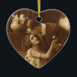 Adorno De Cerámica Amantes de la Vintage, el amor Romántica la música<br><div class="desc">Fotografía de sepia vintage que muestra una imagen romántica y de amor en la que aparecen recién casados abrazándose y abrazándose al lado de un piano escuchando música.</div>