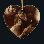 Adorno De Cerámica Amantes románticos, amantes del amor y el romance<br><div class="desc">Fotografía de época sepia antigua con una imagen romántica y amorosa con una pareja recién casada leyendo partituras junto a un piano.</div>
