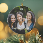 Adorno De Cerámica Amar a mis primos Personalizados Navidades de foto<br><div class="desc">Amar a mis primos escritos en escritura blanca cursiva sobre un hermoso adorno de Navidad con foto familiar. Añade una fotografía de ti y de tus primos desde tu infancia para un regalo de vacaciones grandioso y sentimental.</div>