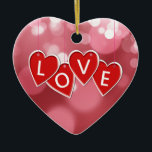 Adorno De Cerámica Amor que deja los corazones rojos<br><div class="desc">Ilustracion romántico con corazones rojos colgados con letras de "AMOR" en un fondo de bokeh.</div>