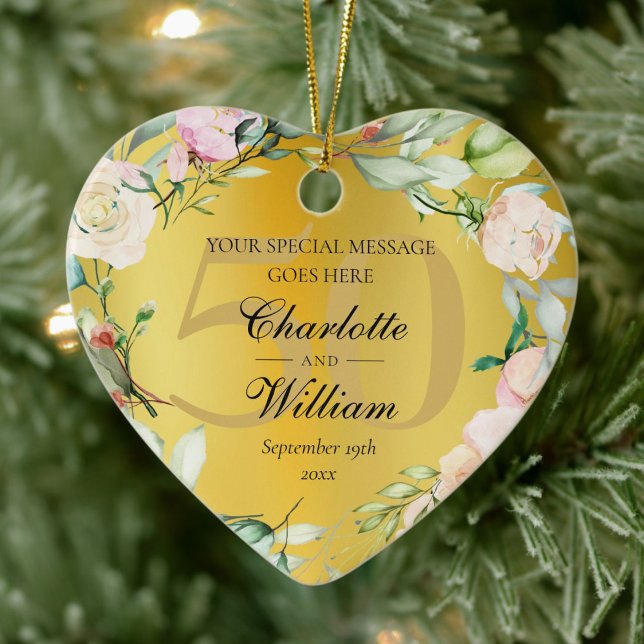 Adorno De Cerámica Aniversario de Bodas 50 Floral Monograma Oro (50th Wedding Anniversary Floral Monogram Gold Ceramic Ornament)