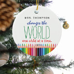 Adorno De Cerámica Apreciación de los profesores de citas a lápiz de<br><div class="desc">Hágale saber al profesor de su hijo cuánto se aprecian con este adorable adorno de navidad de adoración de los maestros adorables. Con lápices de colores,  la cita 'ADD NAME - cambia el mundo de un niño a la vez.</div>