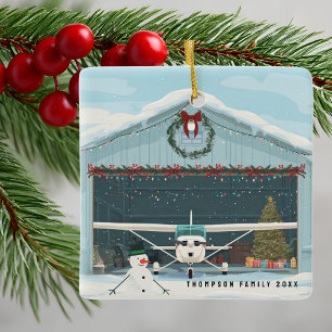 Adorno De Cerámica Árbol de Navidad de Avión Cessna en Hangar Vintage