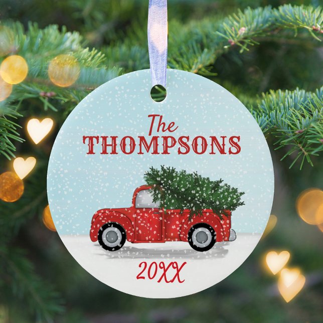 Adorno De Cerámica Árbol de Navidad de Camión Rojo en foto de siembra (Christmas classic vintage red truck with falling snow simple circle ceramic ornament. )