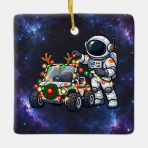 Adorno De Cerámica Astronauta de Navidad decorando un Rover Lunar