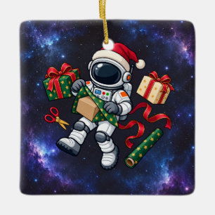 Adorno De Cerámica Astronauta de Navidad envolviendo regalos en el es