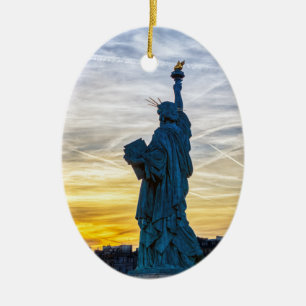 Adorno De Cerámica Atardecer sobre réplica de la estatua de la Libert