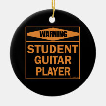 ¡Atención! ¡Jugador de guitarra estudiantil!