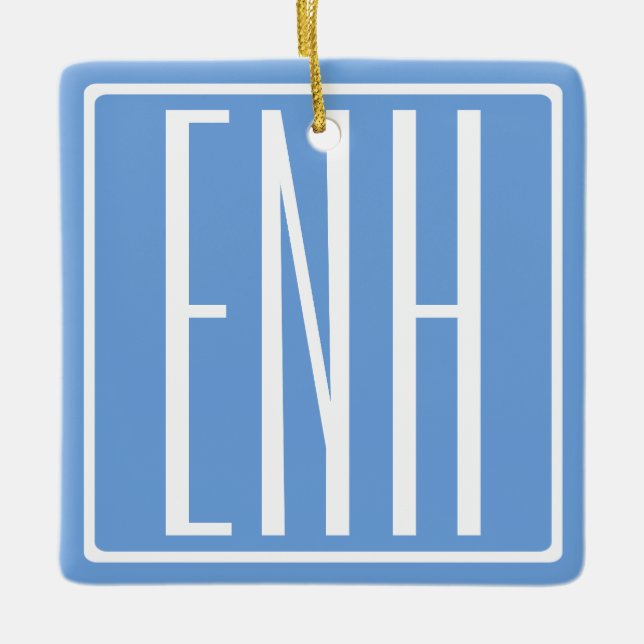 Adorno De Cerámica Audaz Monograma Moderno 3 Iniciales | Azul suave (Anverso)