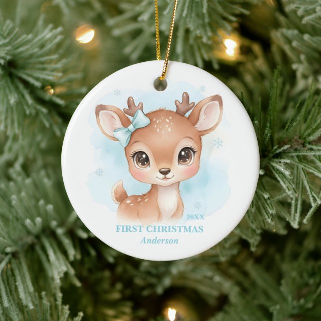 Adorno De Cerámica Baby Boy First Christmas Blue Reindeer Photo (Árbol)