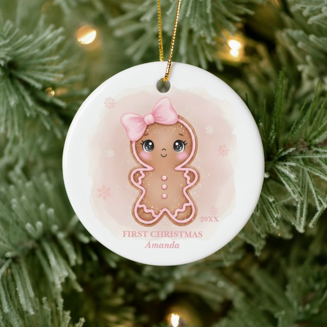 Adorno De Cerámica Baby Girl First Christmas Pink Gingerbread Photo (Árbol)