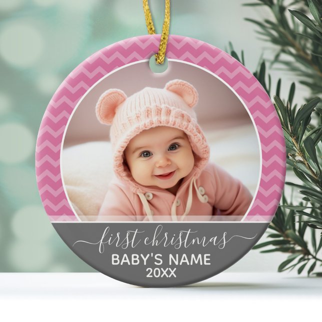 Adorno De Cerámica Babys First Christmas - chevrons rosados y grises (Personalized Photo Ornament - Baby's First Christmas)