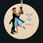 Adorno De Cerámica Bailarines elegantes: Vestido de seda azul (person<br><div class="desc">Personalizar el texto que está emparejado con esta linda imagen de compañero de baile para crear un adorable adorable adorno de sake para una persona especial. La encantadora pareja estilo toon está elegantemente vestida para un baile de boda, baile de baile o baile. La hermosa chica tiene el pelo rubio...</div>