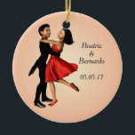 Adorno De Cerámica Bailarines elegantes: Vestido de seda roja (person<br><div class="desc">Estos bailarines de salón de baile elegantes acompañan tu propio texto en este romántico adorno de keepsake. La pareja, adorable, tiene un tono cálido de piel marrón y pelo negro, con ojos marrones brillantes. El bonito chica, de cabello oscuro, lleva un vestido de seda roja y zapatos rojos y dorados....</div>