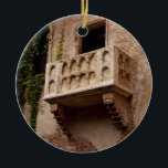 Adorno De Cerámica Balcón de Julieta; ¿Dónde está Romeo?<br><div class="desc">Shakespeare cuenta una historia de "amantes de dos estrellas" en "justo Verona". Este bello balcón de piedra fue erigido en 1937 en nombre de Julieta. Da a un patio en el que los amantes dejan notas al espíritu de Romeo y Julieta. Este adorno cerámico es completamente personalizable y está disponible...</div>