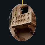 Adorno De Cerámica Balcón de Julieta; ¿Dónde está Romeo?<br><div class="desc">Shakespeare cuenta una historia de "amantes de dos estrellas" en "justo Verona". Este bello balcón de piedra fue erigido en 1937 en nombre de Julieta. Da a un patio en el que los amantes dejan notas al espíritu de Romeo y Julieta. Este adorno de cerámica es totalmente personalizable.</div>