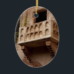 Adorno De Cerámica Balcón de Julieta; ¿Dónde está Romeo?<br><div class="desc">Shakespeare cuenta una historia de "amantes de dos estrellas" en "justo Verona". Este bello balcón de piedra fue erigido en 1937 en nombre de Julieta. Da a un patio en el que los amantes dejan notas al espíritu de Romeo y Julieta. Este adorno de cerámica es totalmente personalizable.</div>
