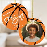 Adorno De Cerámica Baloncesto agrega foto personalizado<br><div class="desc">Comodidad cerámica con un baloncesto con tu nombre personalizado en una fuente fresca con el año siguiente. En la parte de atrás hay un fotograma con la foto de su personalizado.</div>