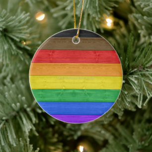 Adorno De Cerámica Bandera de orgullo gay inclusiva de SlipperyJoe's 