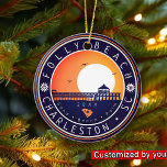 Adorno De Cerámica Barrio de Folly Beach South Carolina Retro Sunset<br><div class="desc">Este retro muelle de playa Folly Beach del diseño del Vintage de Carolina del Sur hace un gran Navidad o regalo de cumpleaños para los aficionados a la playa de Carolina del Sur. El diseño retro de las vibraciones de verano es un regalo perfecto para los amantes de los viajes...</div>