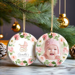 Adorno De Cerámica Bebé Chica Rosa Flora Primera Foto De Navidad<br><div class="desc">Bebé Chica Rosa floral Primer Ornamento de Navidad. Fantástico como regalo de los nuevos padres o Navidades abuelos. Diseño de Fiestas de cava.</div>