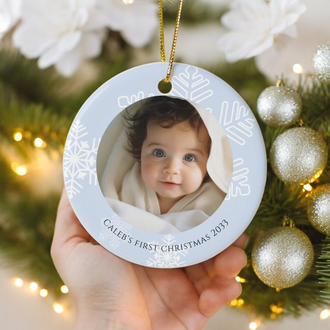 Adorno De Cerámica Bebé Primera Navidad azul moderno Snowflakes Photo (blue snowflake babys first christmas photo ornament)