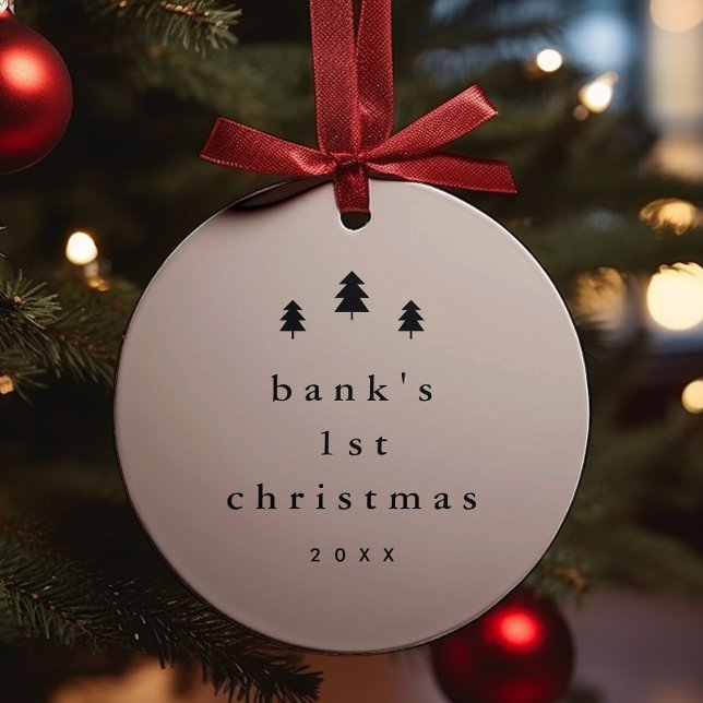 Adorno De Cerámica Bebé simple moderno primer árbol de Navidad (Modern Black and White Baby Photo 1st First Christmas Tree Ornament.)